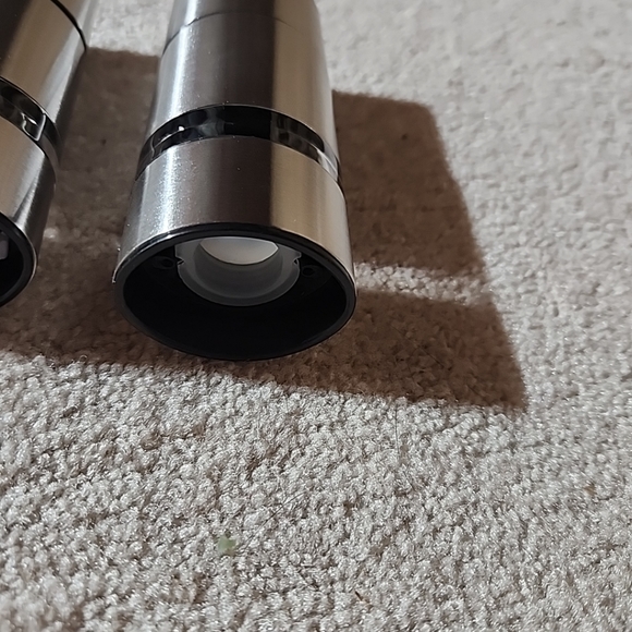 5.25″ Mr.Dudley Silver Echo – Stainless Steel Salt Shaker & Peppermill  MRD 4240 - Picture 6 of 7